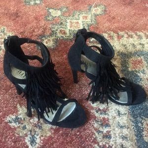 Blank suede fringe shoes